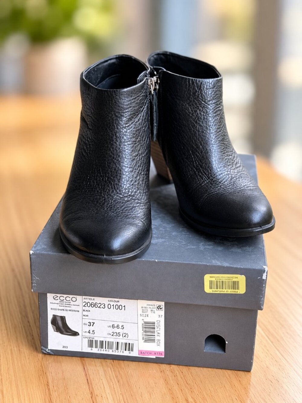 ECCO Black Leather Ankle Booties Size 7 Block Heel Side Zip - Picture 2 of 16